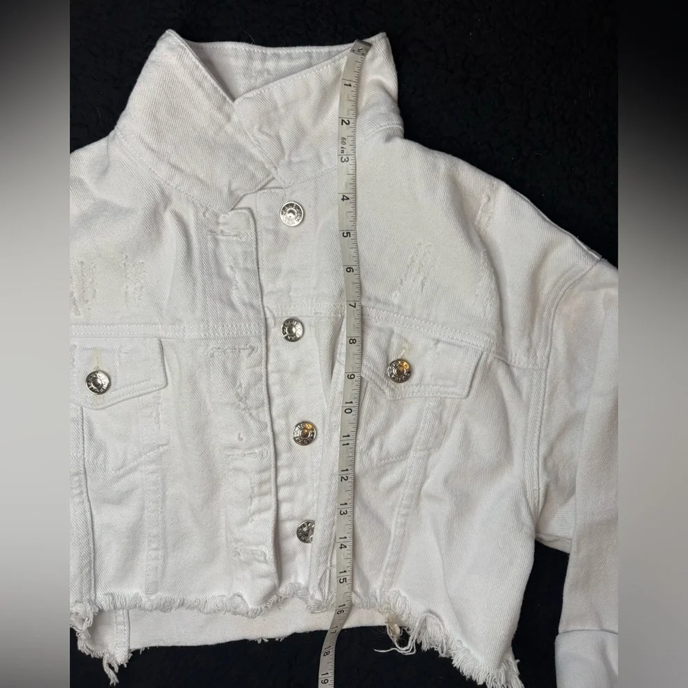Stylish White Cropped Denim Jacket - Picture 3 of 6